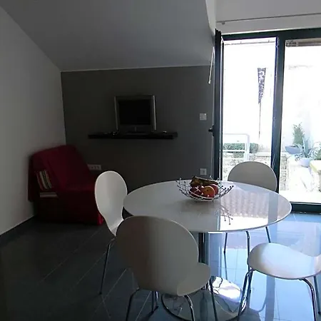 Lorenco فندق تيسنو